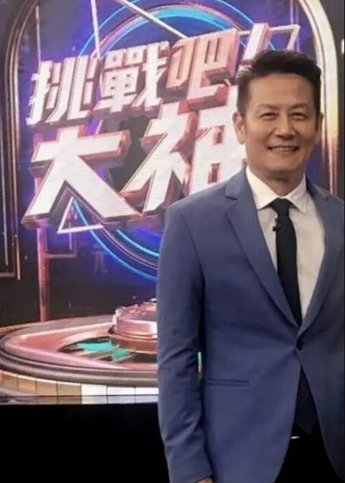 【SLRabbit】极品白虎穴网黄羞羞兔，乖巧配合主人各种姿势无套内射 - AVMM海报